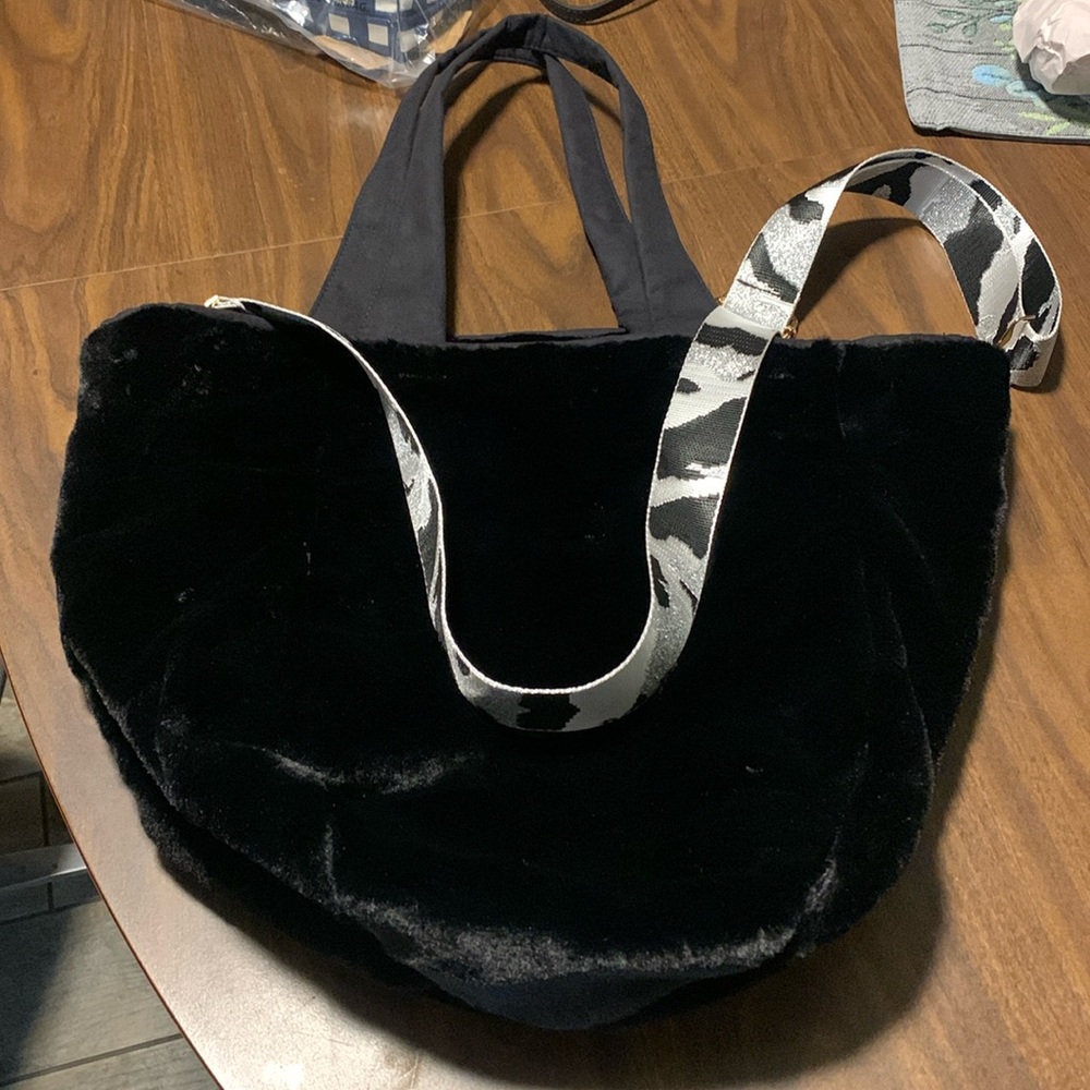 Faux Fur Tote With Removable Strap – Black